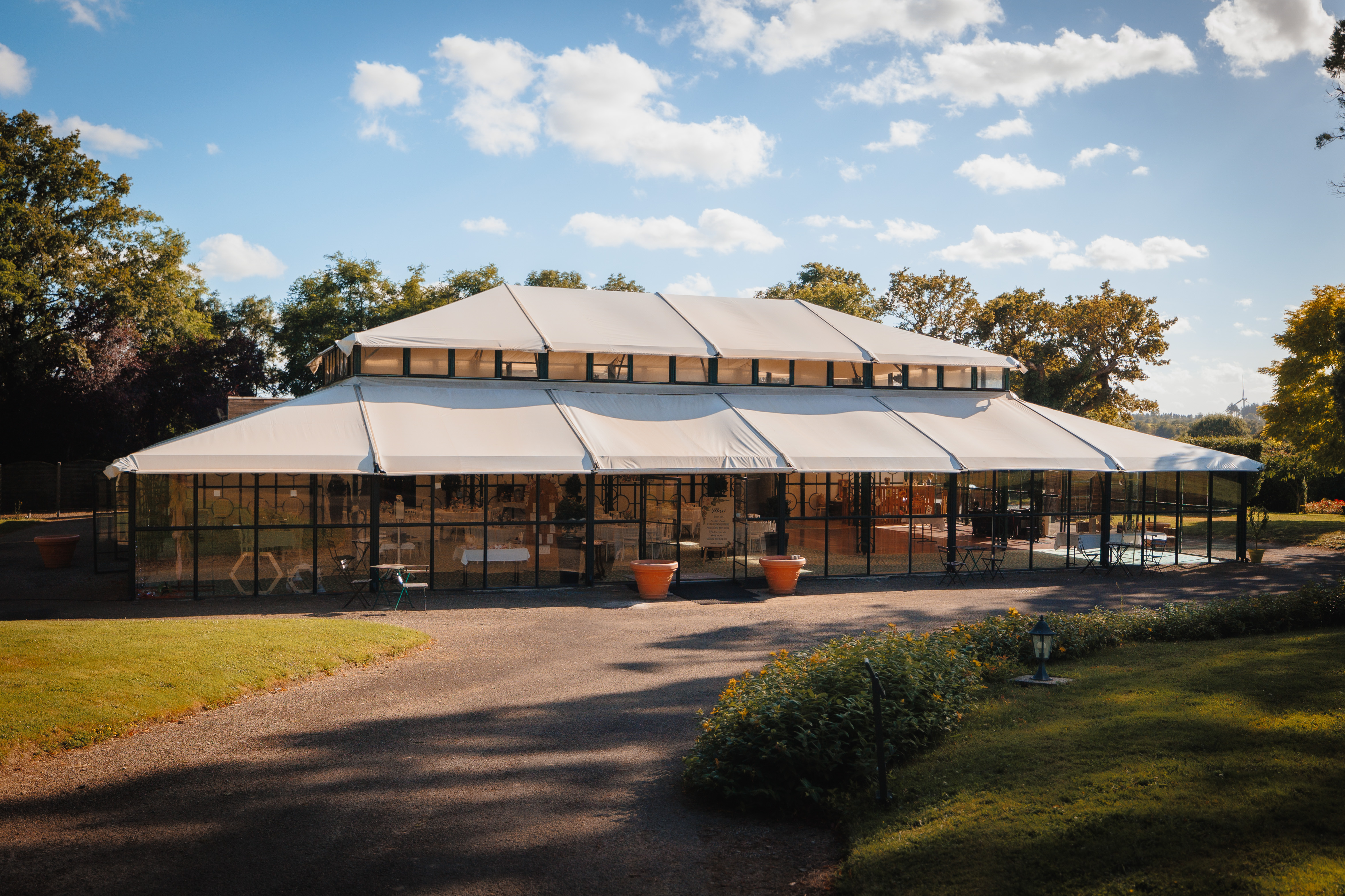 Le Château de la Corbe — l'Orangerie dans le parc